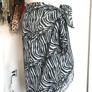 Reversible Black & White Zebra Print Sarong